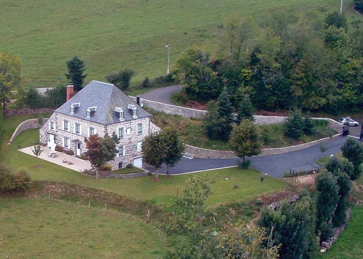 Maison D'Hotes La Nichee Rochefort-Montagne Exterior foto