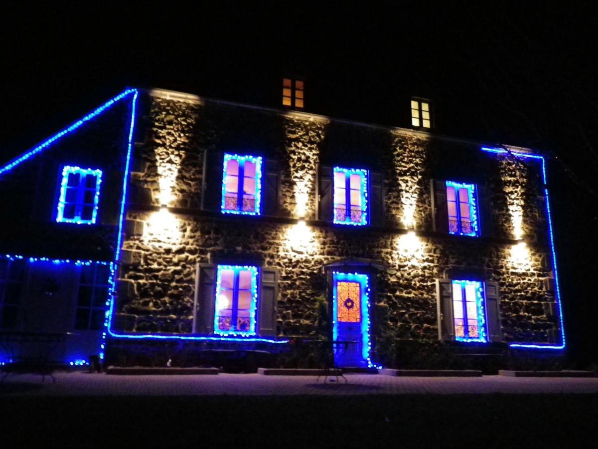 Maison D'Hotes La Nichee Rochefort-Montagne Exterior foto
