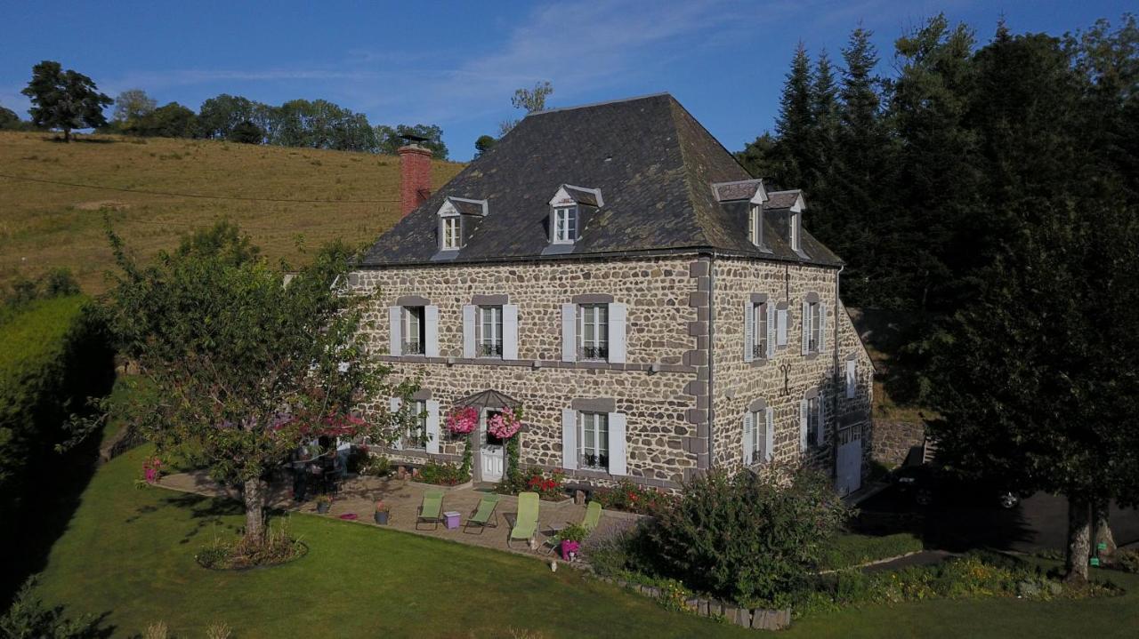Maison D'Hotes La Nichee Rochefort-Montagne Exterior foto